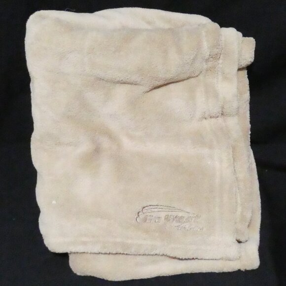 GO WEST ATHLETICS | Warm - Soft - Cozy - Comfy | Fleece Blanket - Throw - Picture 2 of 6